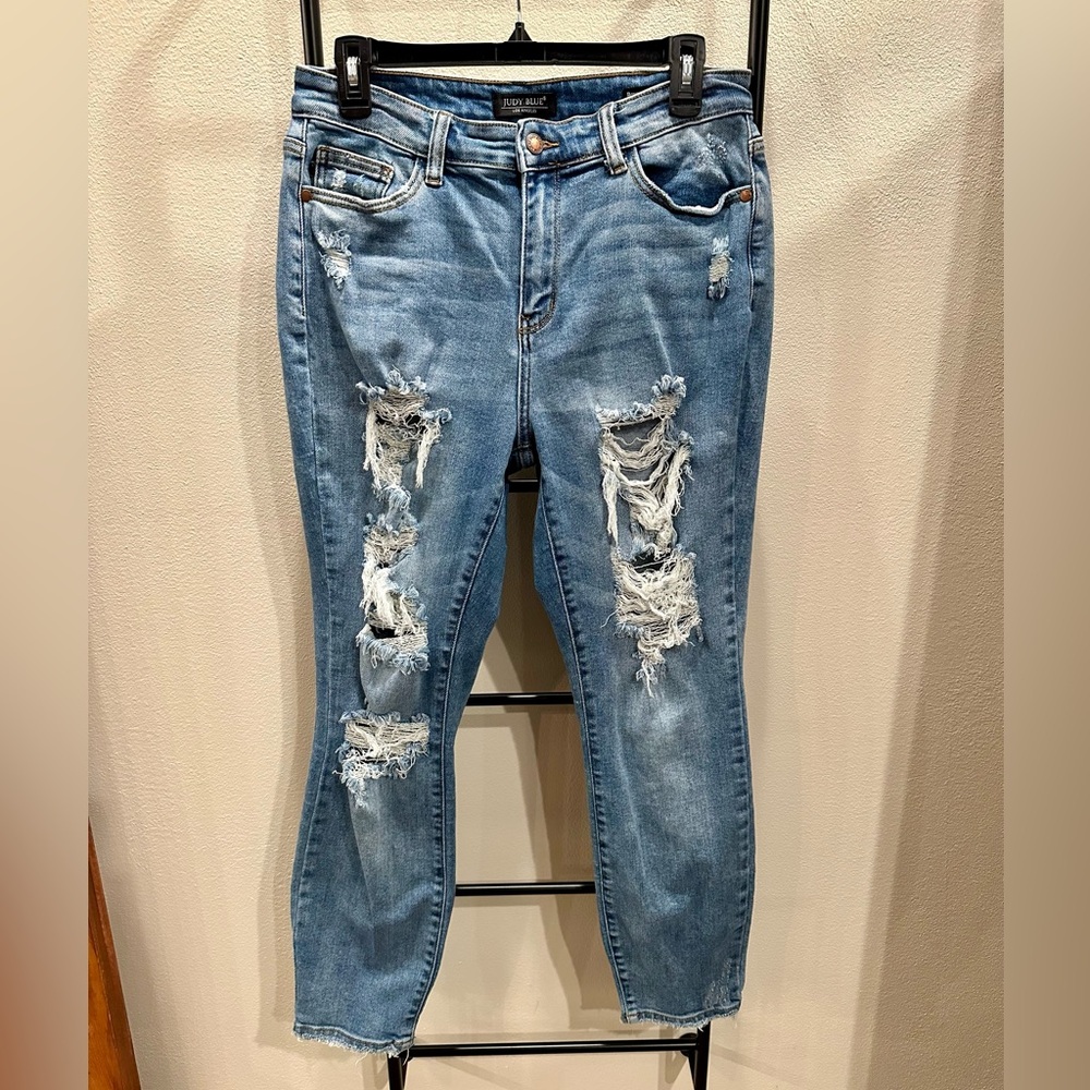 Women’s Judy Blue Destroyed Boyfriend Fit Jeans (7/28)